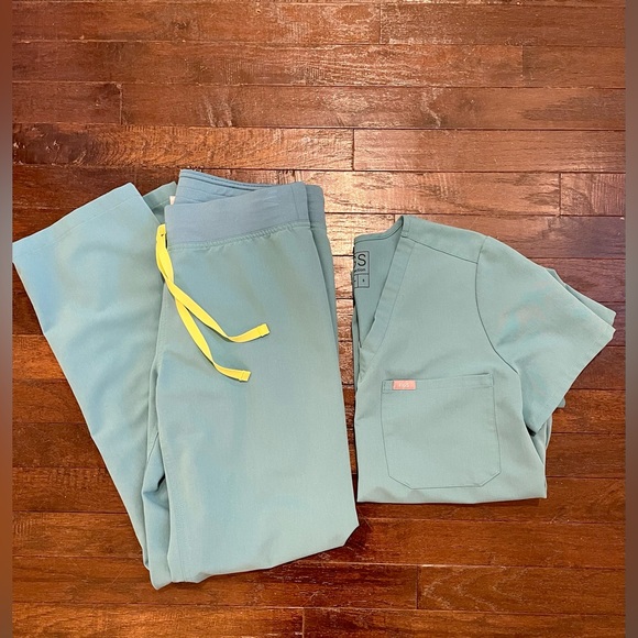 Women’s FIGS Marine Scrub Set Size Small - Picture 2 of 6